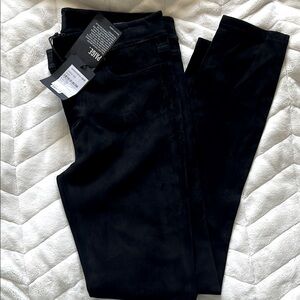 PAIGE Black Skinny Jeans Sleek Fit in Velvet material